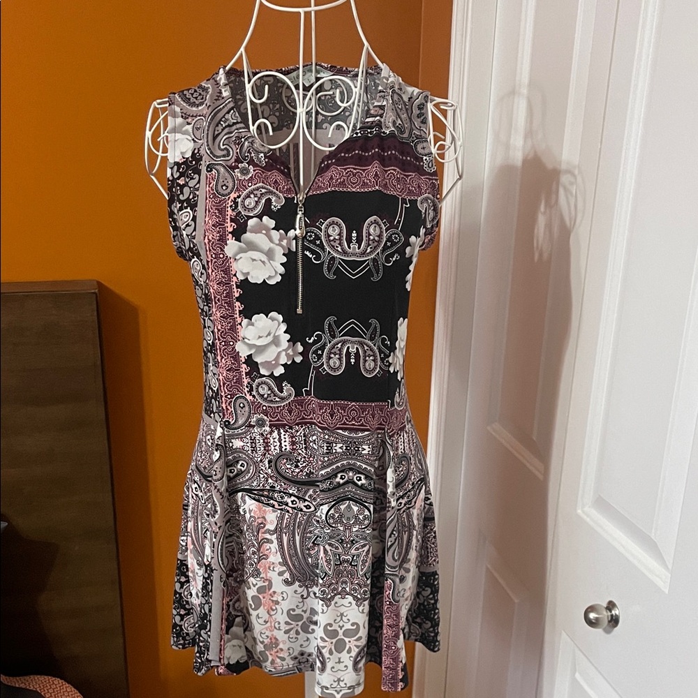 Cleo Paisley Floral Sleeveless Tunic Top Zip Front V Neck Size S Petite - Picture 2 of 9